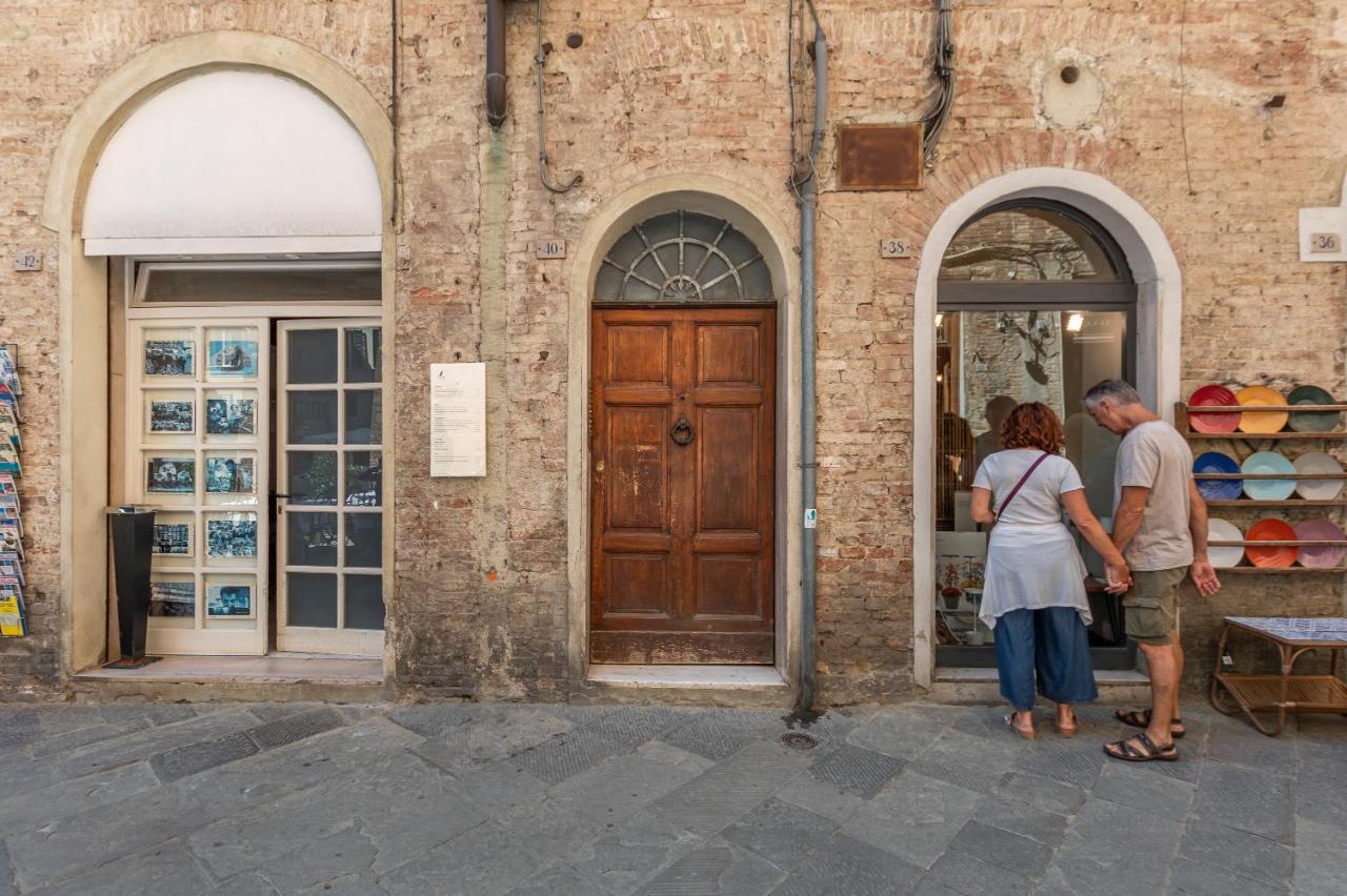 Colours Studio 10 M Away Piazza Del Campo سيينا المظهر الخارجي الصورة